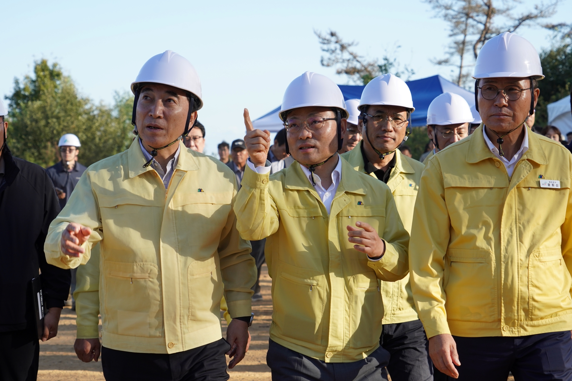 산림청은 드론을 활용하여 산불예방 및 감시활동을 적극 추진하고 있습니다. 이미지2